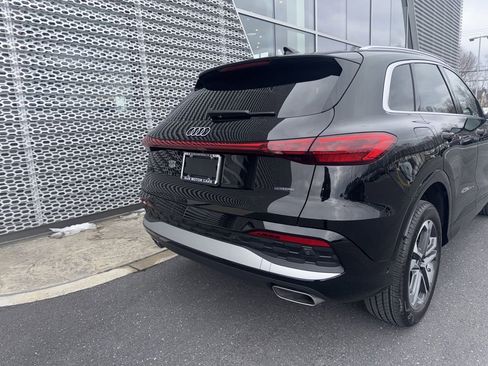 Used 2025 Audi Q5 2.0T Premium w/ Convenience Package image 14