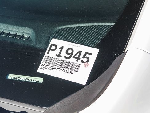 Used 2015 Chrysler 200 Limited image 30