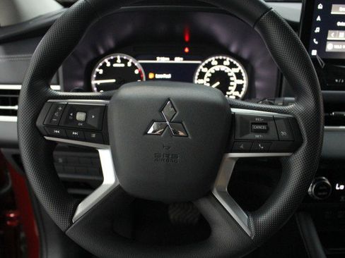 New 2026 Mitsubishi Outlander ES image 8