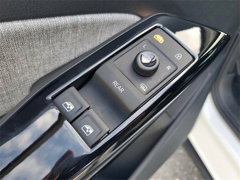 New 2025 Volkswagen ID.4 Pro image 14