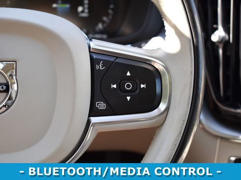 Used 2019 Volvo XC60 T8 Momentum w/ Advanced Package image 13