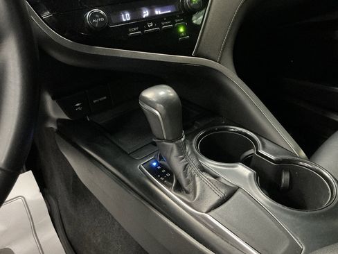 Used 2018 Toyota Camry SE w/ Protection Package (Q1) image 16