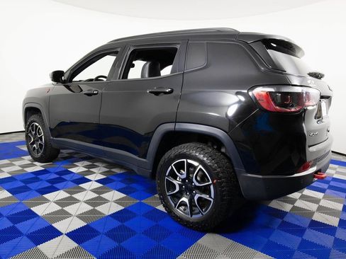 Used 2024 Jeep Compass Trailhawk image 7