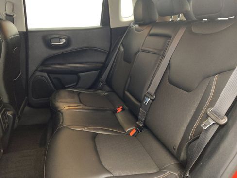 Used 2018 Jeep Compass Latitude w/ Popular Equipment Group FWD image 18