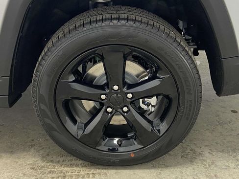 New 2025 Jeep Grand Cherokee L Limited w/ Luxury Tech Group II AWD/4WD image 7