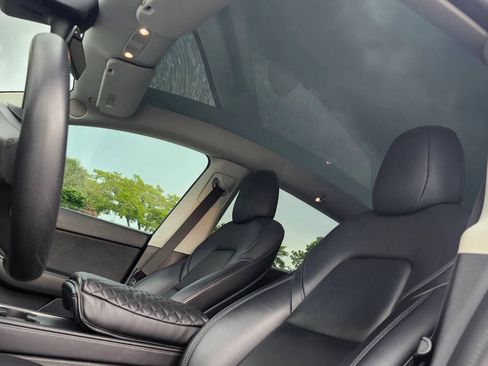 Used 2022 Tesla Model Y Long Range AWD/4WD image 17