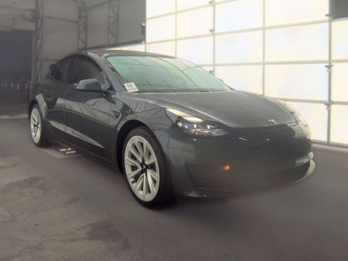 Used 2021 Tesla Model 3 Standard Range Plus RWD image 4