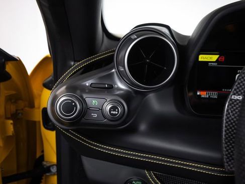 Certified 2021 Ferrari F8 Tributo image 38