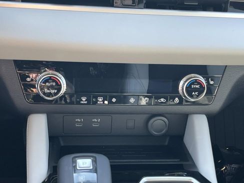 New 2026 Mitsubishi Outlander SE FWD image 17