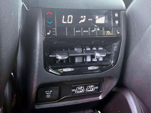 Used 2024 Jeep Grand Cherokee L Limited AWD/4WD image 16
