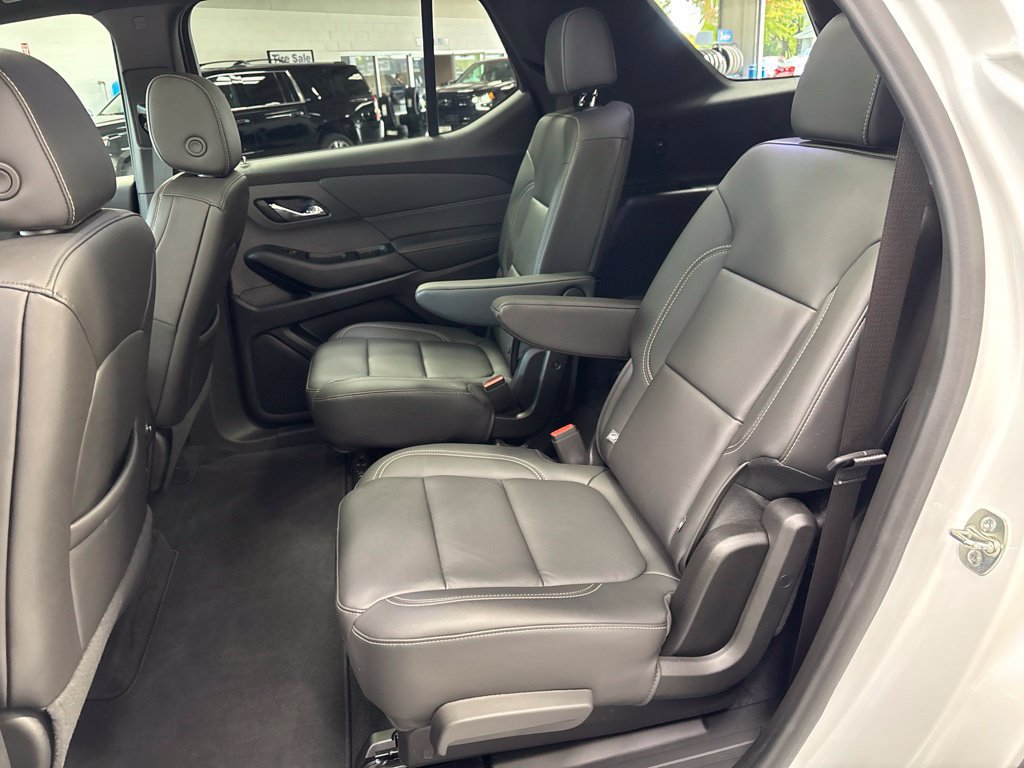 Used 2023 Chevrolet Traverse LT w/ LT Premium Package AWD/4WD image 45