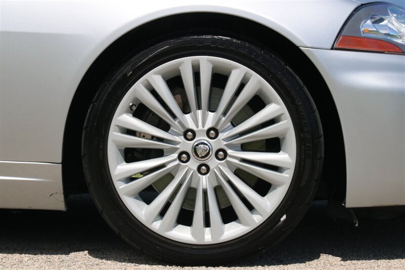 Used 2010 Jaguar XK Convertible RWD image 40