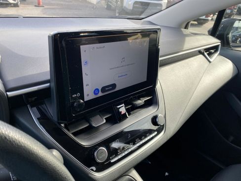 Used 2025 Toyota Corolla LE image 18