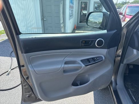 Used 2013 Toyota Tacoma 4x4 Double Cab w/ SR5 Pkg image 5