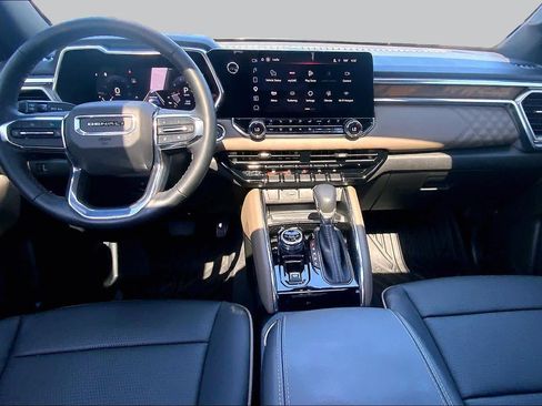 Used 2025 GMC Canyon Denali AWD/4WD image 15