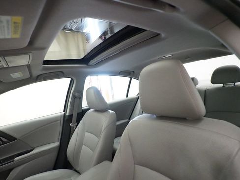 Used 2016 Honda Accord EX-L image 32
