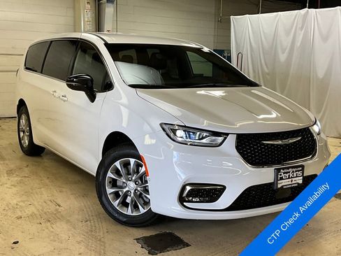 New 2026 Chrysler Pacifica Select image 1