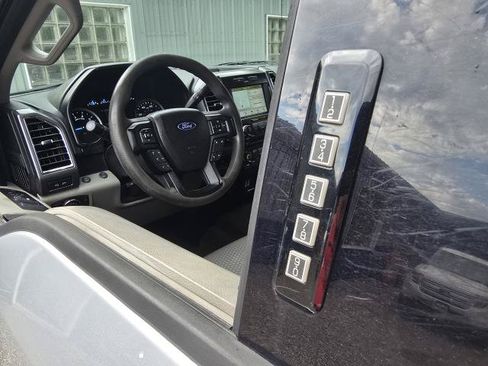 Used 2017 Ford F250 XLT w/ XLT Premium Package AWD/4WD image 35