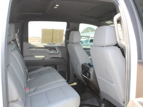 Used 2025 GMC Sierra 1500 SLT AWD/4WD image 17
