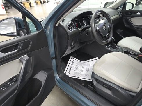 Used 2021 Volkswagen Tiguan SE w/ Panoramic Sunroof Package image 13