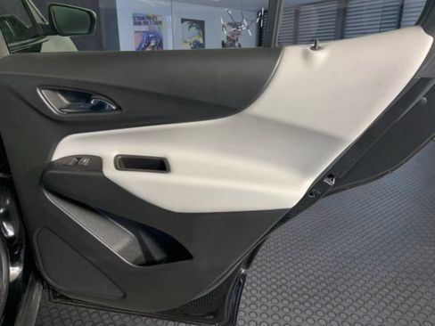 Used 2022 Chevrolet Equinox LS w/ LS Convenience Package FWD image 11