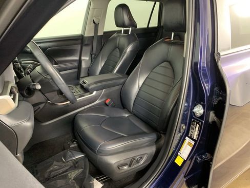 Used 2023 Toyota Highlander XLE AWD/4WD image 29