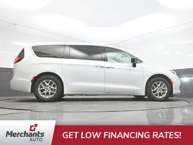 Used 2024 Chrysler Pacifica Touring-L FWD image 41