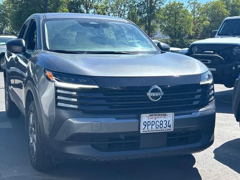 Used 2025 Nissan Kicks S w/ Charging Package FWD image 4
