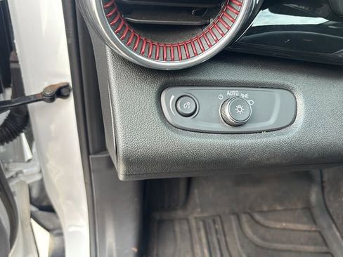 Used 2025 Chevrolet Trax RS w/ Driver Confidence Package image 22