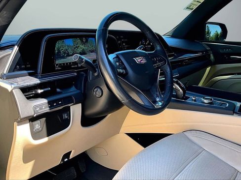 Used 2021 Cadillac Escalade Premium Luxury w/ LPO, Illumination Package AWD/4WD image 20