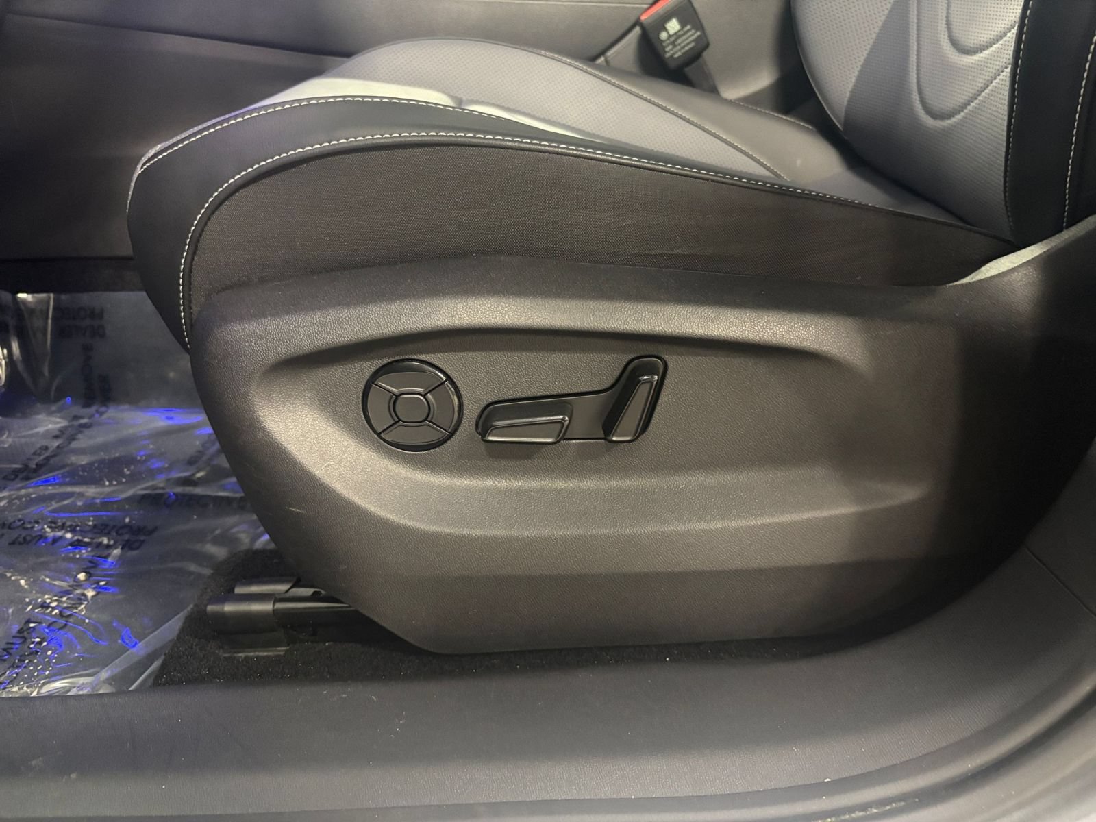 Used 2026 Volkswagen Tiguan SE FWD image 24