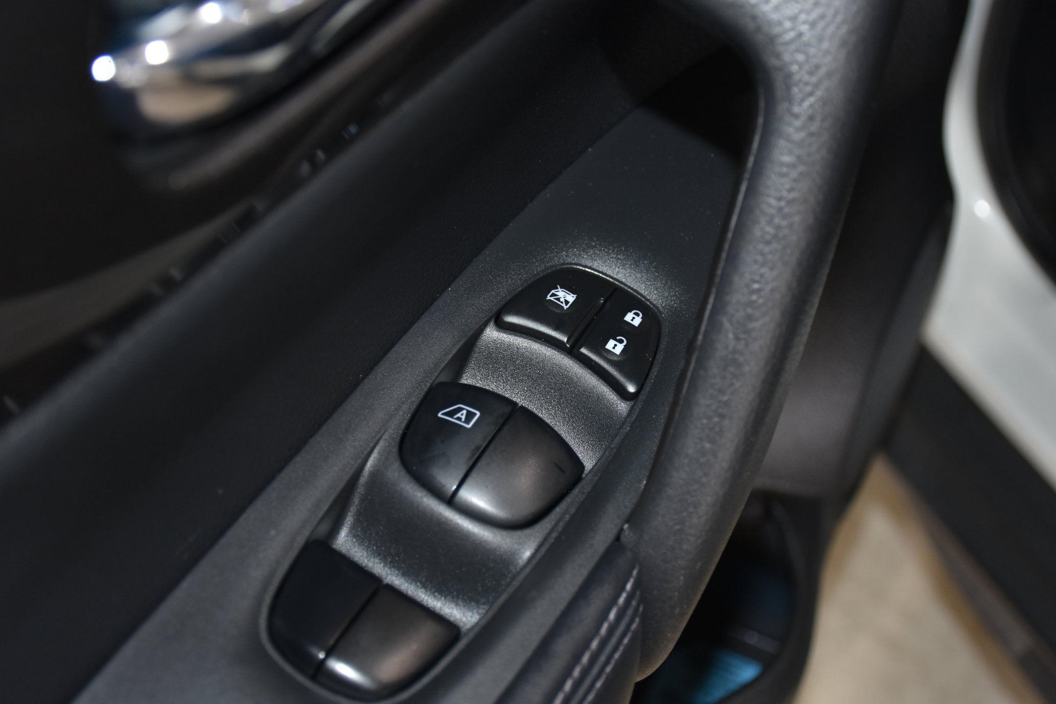 Used 2019 Nissan Rogue SV AWD/4WD image 27