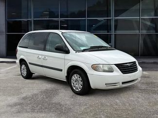 Used 2005 Chrysler Town & Country FWD video 1