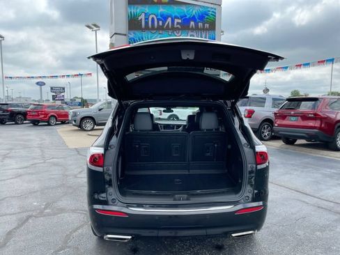 Used 2022 Buick Enclave Essence w/ Sport Touring Edition FWD image 18