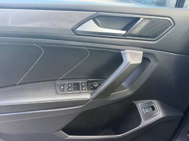 Used 2022 Volkswagen Tiguan SE AWD/4WD image 36