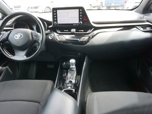 Used 2019 Toyota C-HR XLE FWD image 6