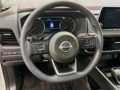 Used 2023 Nissan Rogue SV image 18