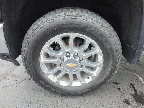 Used 2025 Chevrolet Silverado 2500 LTZ w/ LTZ Convenience Package AWD/4WD image 12