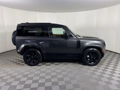 Used 2023 Land Rover Defender 90 X-Dynamic SE image 8