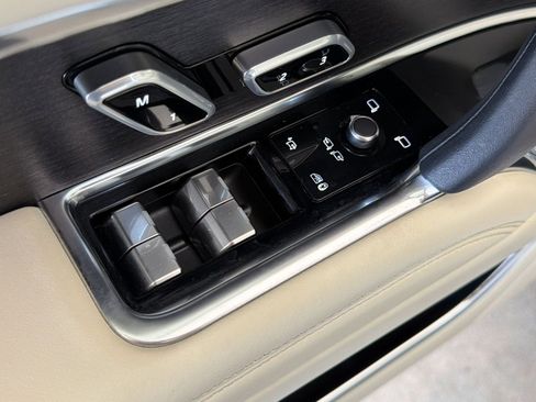 Used 2023 Land Rover Range Rover SE AWD/4WD image 13