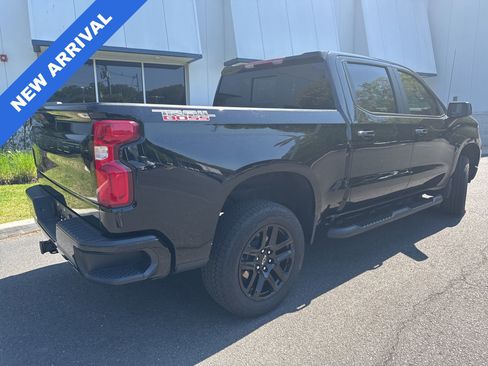 Used 2025 Chevrolet Silverado 1500 LT Trail Boss w/ Convenience Package II AWD/4WD image 2