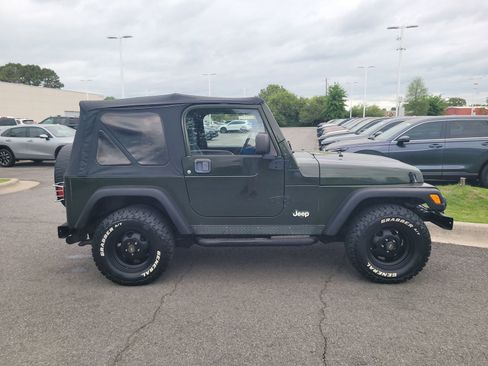 Used 2004 Jeep Wrangler X w/ Convenience Group AWD/4WD image 2