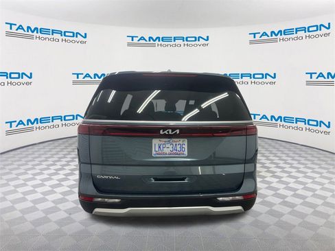 Used 2024 Kia Carnival EX image 4