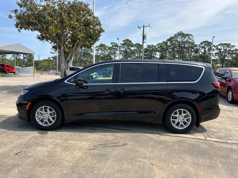 New 2026 Chrysler Pacifica Select FWD image 6