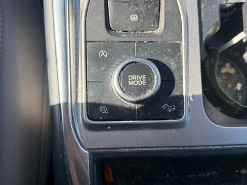 Used 2020 Ford Explorer XLT w/ Equipment Group 202A AWD/4WD image 32