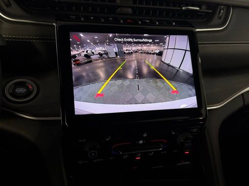 Used 2022 Jeep Grand Cherokee L Limited image 19