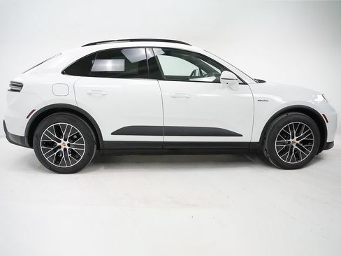Used 2026 Porsche Macan 4 Electric AWD/4WD image 8