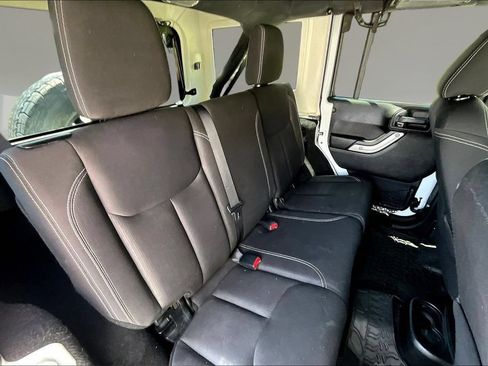 Used 2016 Jeep Wrangler Unlimited Sahara AWD/4WD image 21