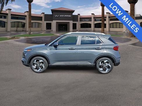 Used 2025 Hyundai Venue SEL FWD image 5