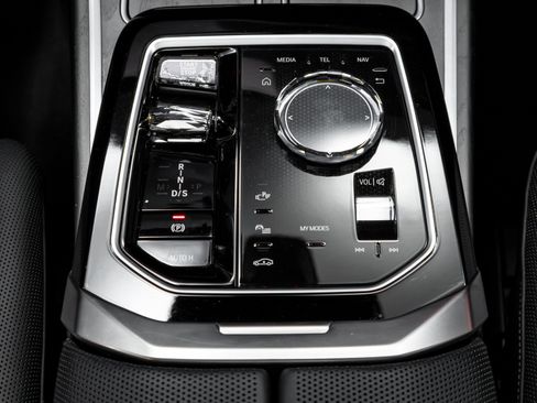 Used 2023 BMW 760i xDrive image 31